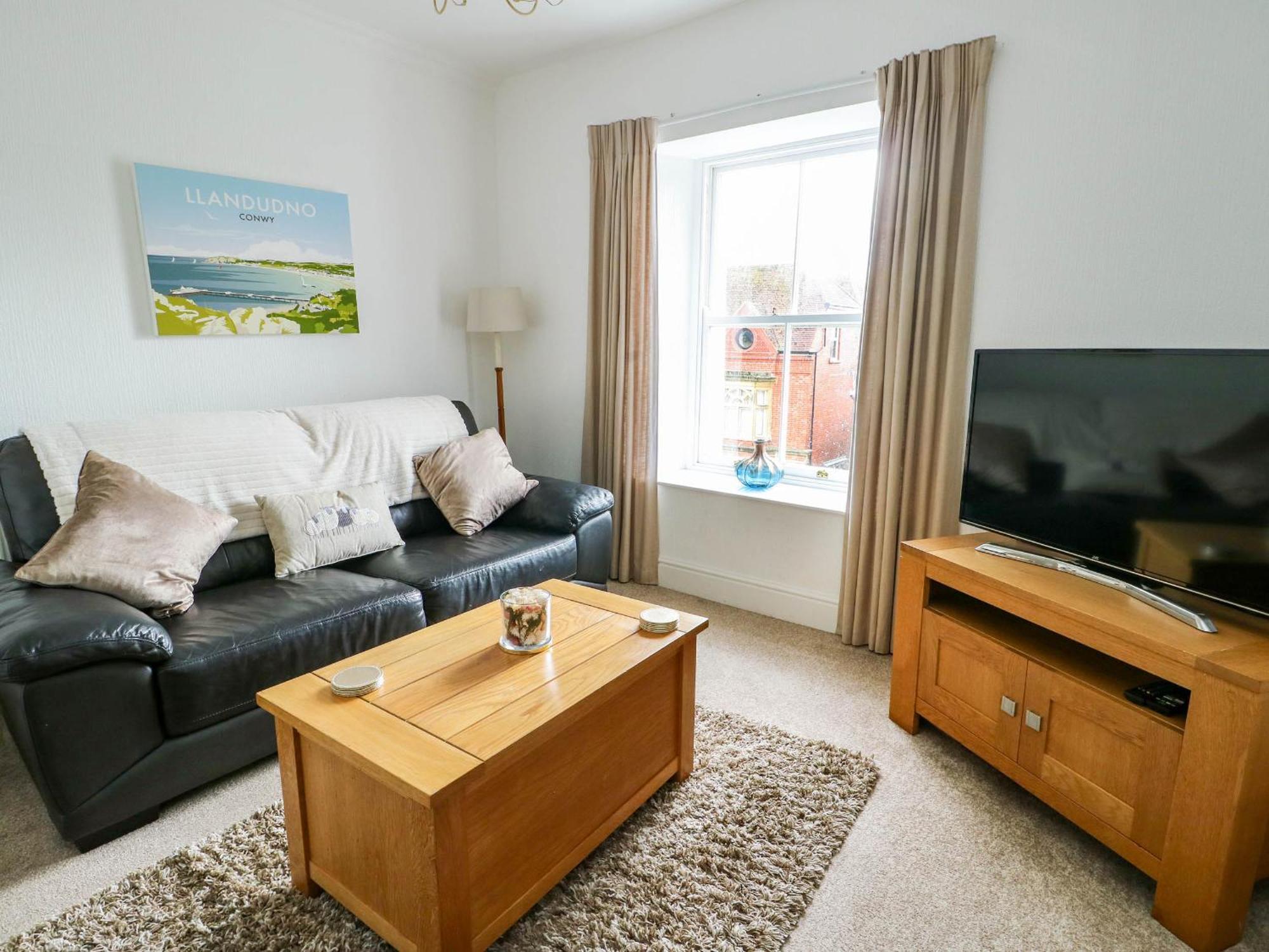 Llewelyn House Apartment Llandudno Exterior photo